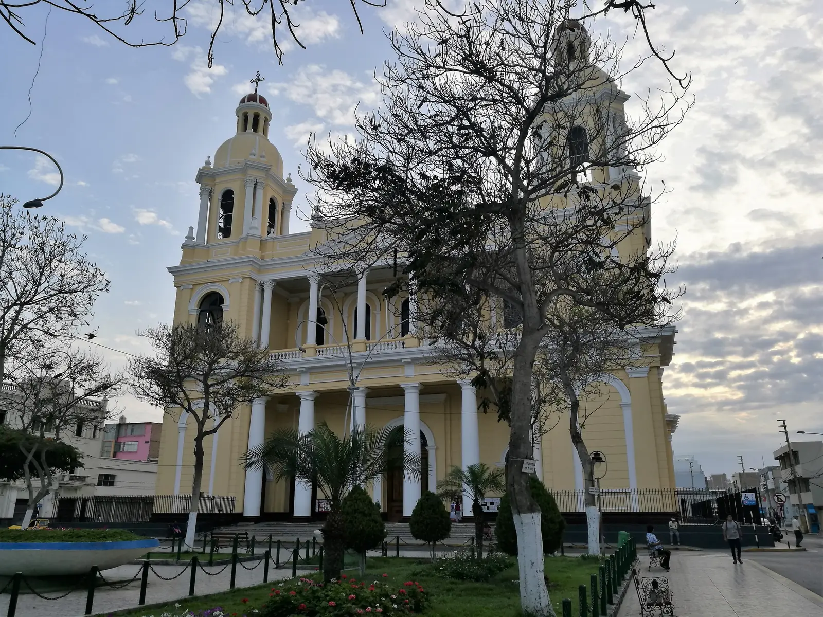 La catedral Santa María de Chiclayo en la Plaza de Armas