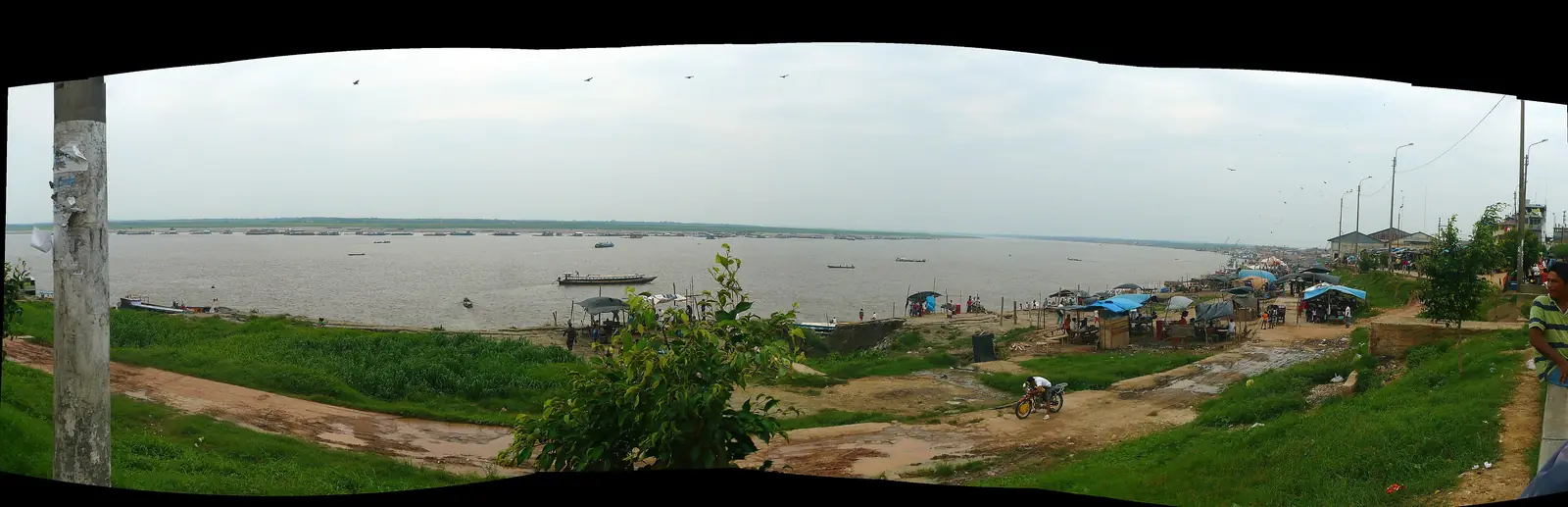 El río Ucayali a su paso por el puerto de Pucallpa